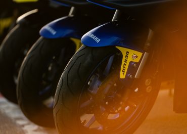 Pression des pneus moto sur circuit : comprendre, vérifier et ajuster